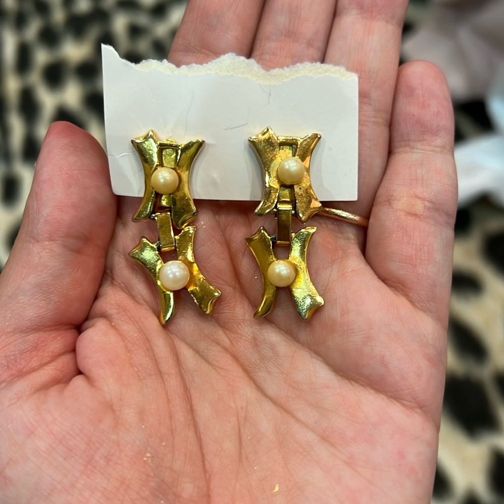 Gold and pearl earrings